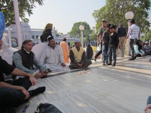 Kawali Singers at Deva Sharif (Not mentioned in the post, but still cool)